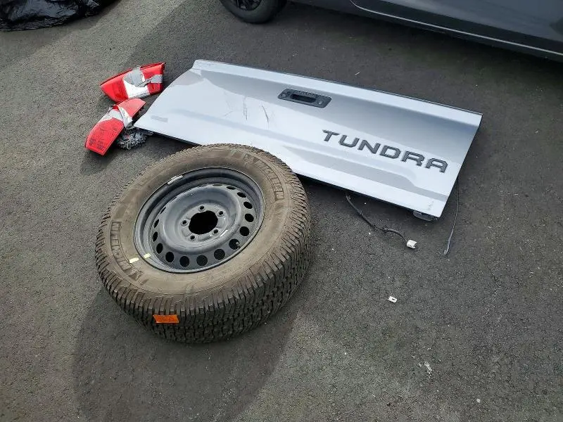 2018 TOYOTA TUNDRA CREWMAX SR5  