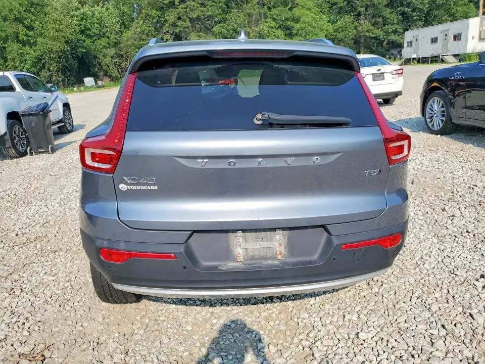 2019 VOLVO XC40 T5 MOMENTUM  