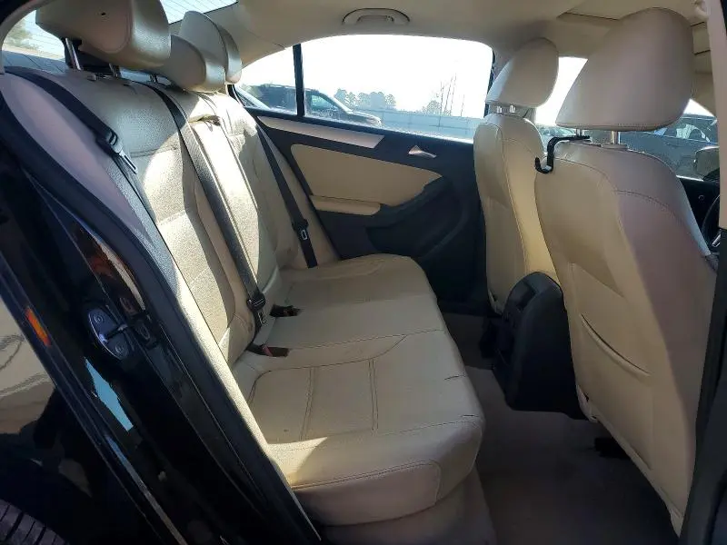 2013 VOLKSWAGEN JETTA SE  