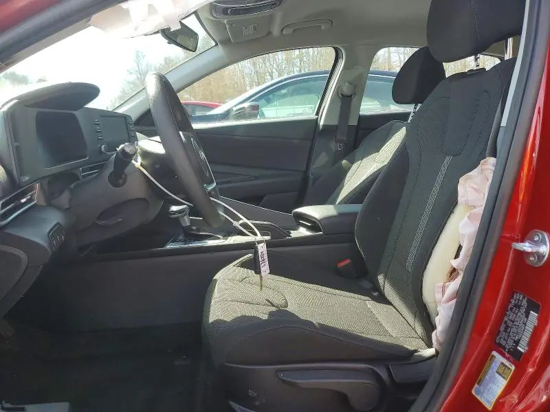 2024 HYUNDAI ELANTRA SE  