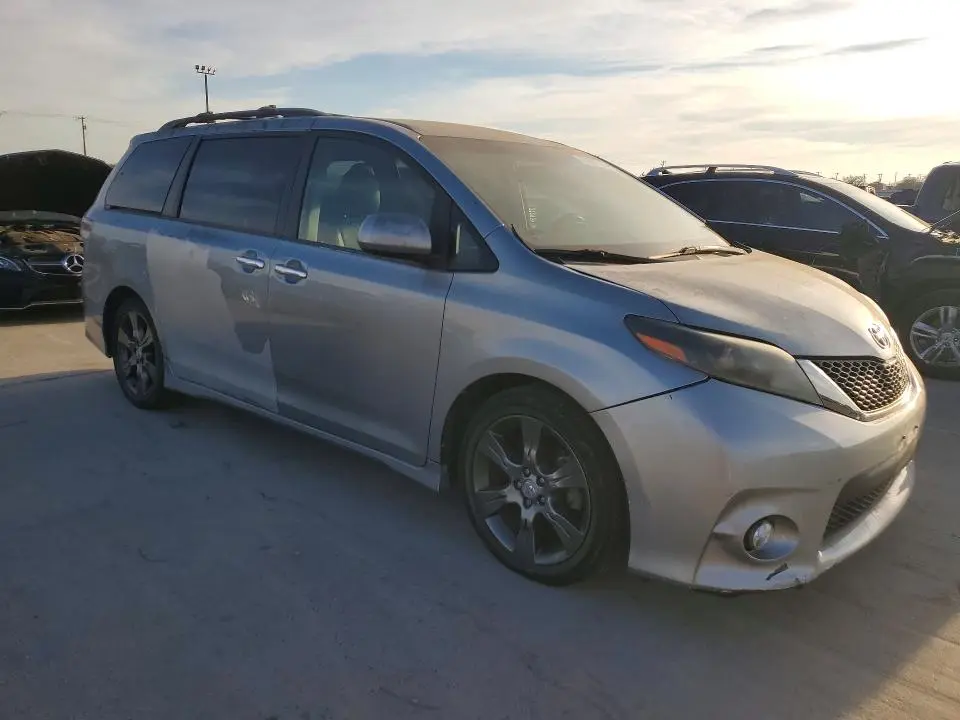 2015 TOYOTA SIENNA SE 8-PASSENGER  