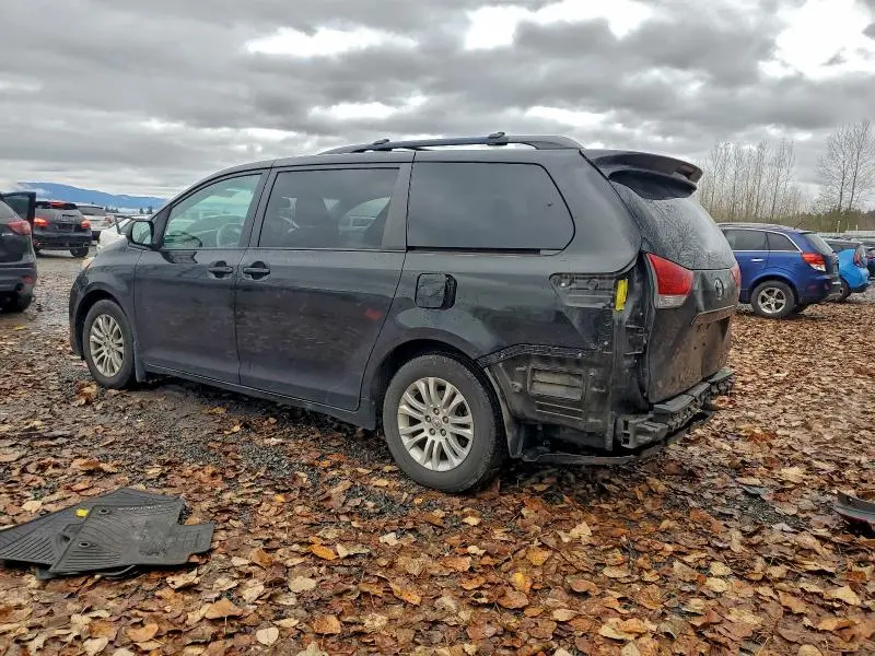 2014 TOYOTA SIENNA XLE  