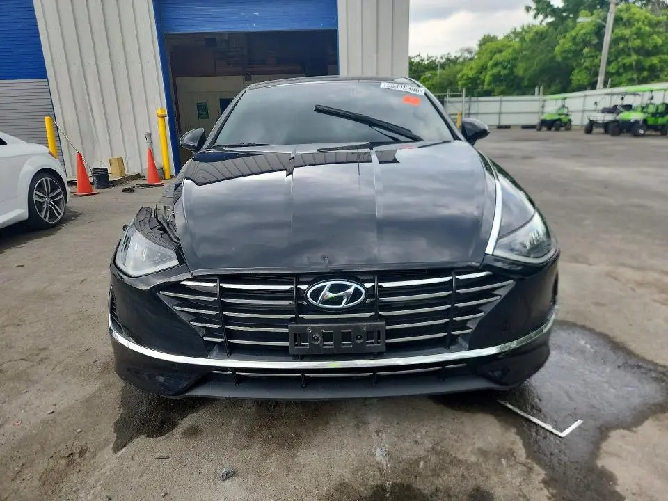 2022 HYUNDAI SONATA SE  