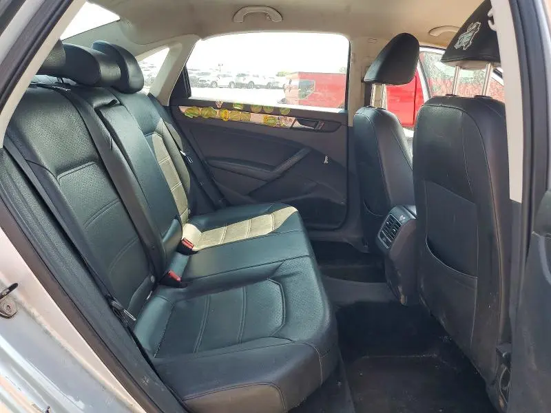 2013 VOLKSWAGEN PASSAT SE  