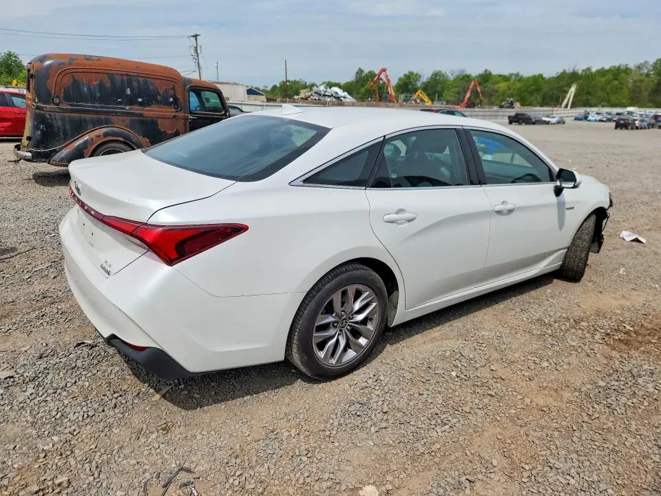 2021 TOYOTA AVALON XLE  