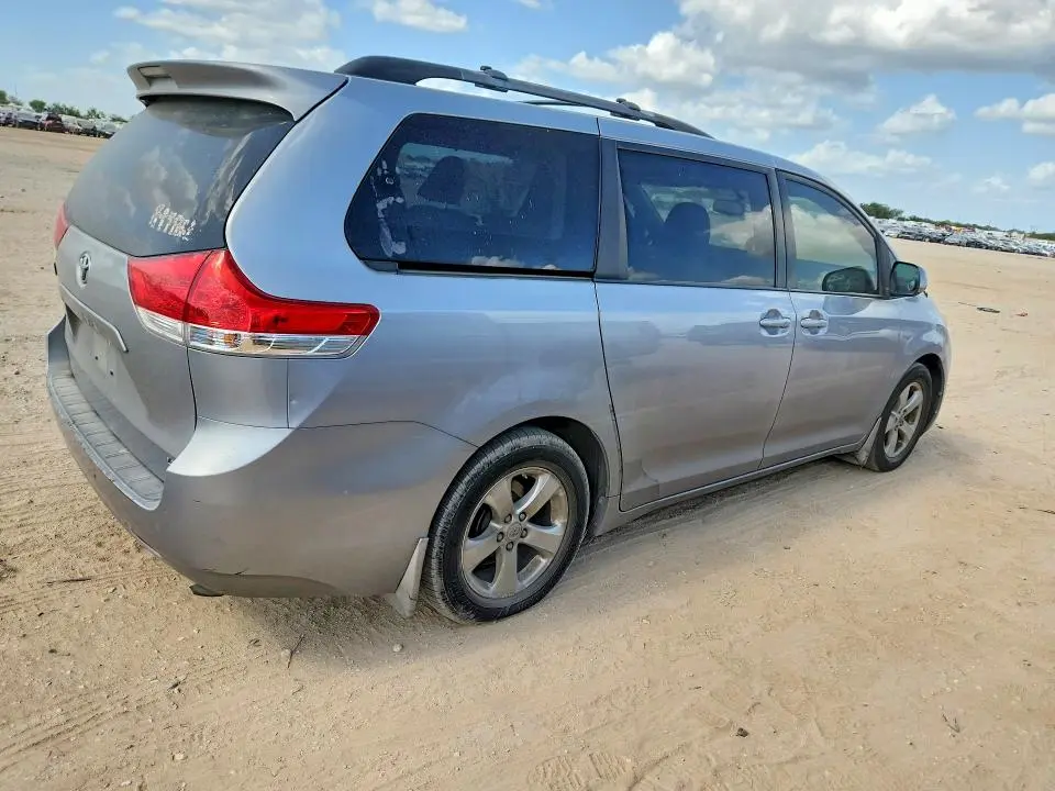 2012 TOYOTA SIENNA LE  