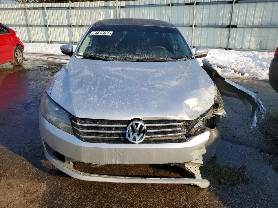 2013 VOLKSWAGEN PASSAT SE  