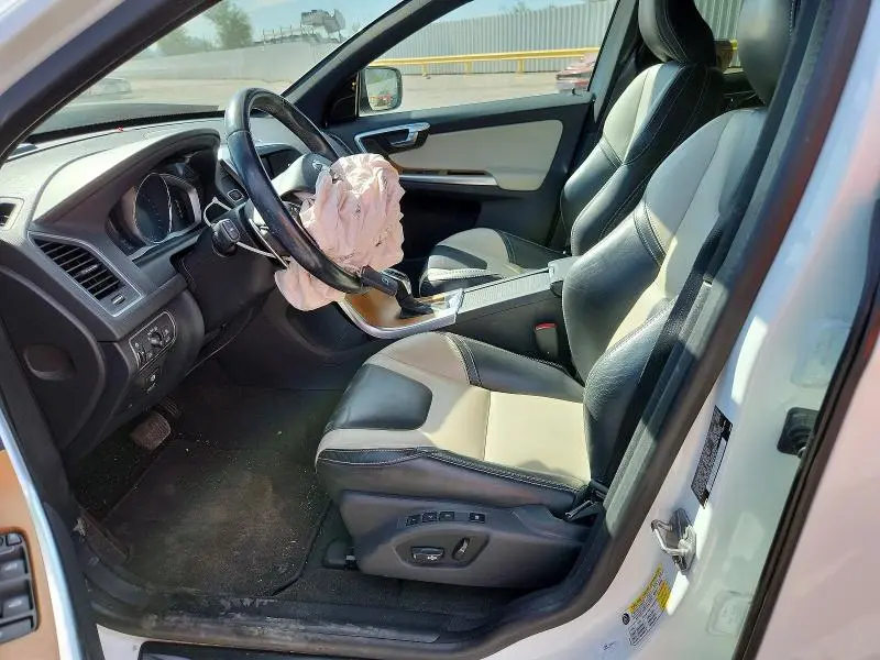 2015 VOLVO XC60 T6 PLATINUM  