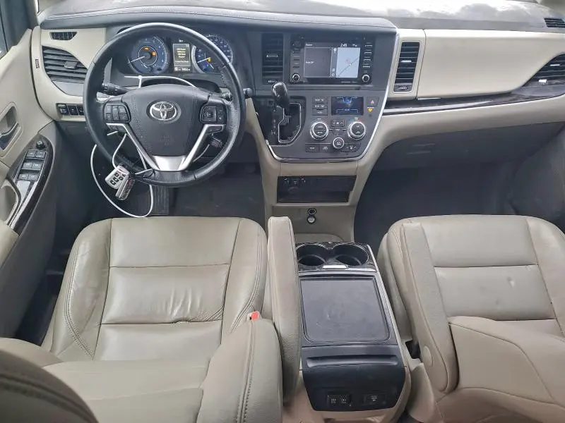 2019 TOYOTA SIENNA XLE  