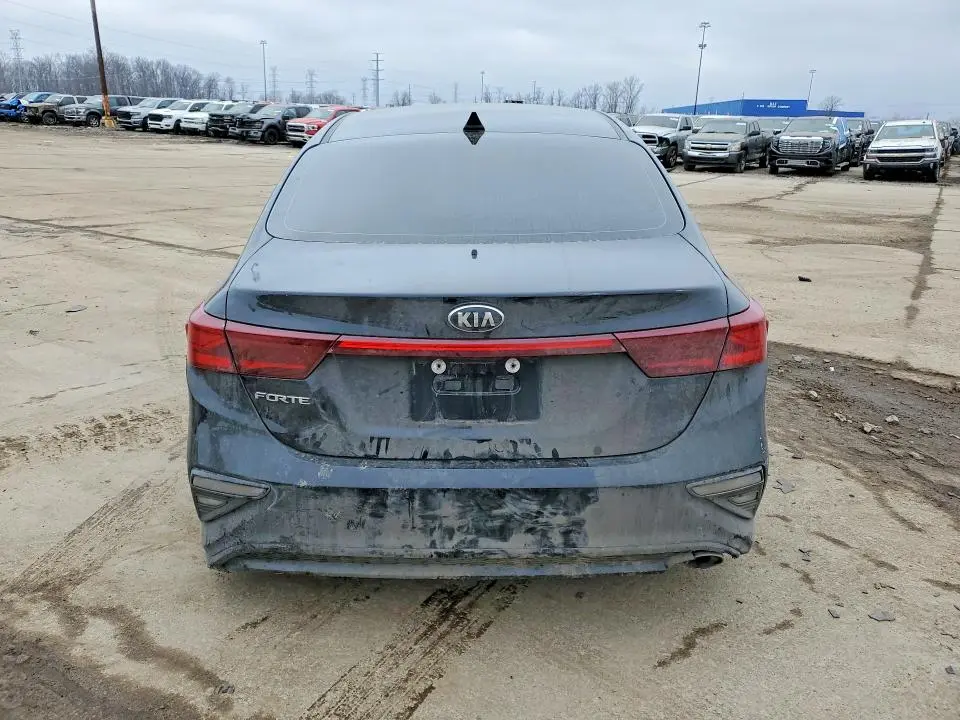 2021 KIA FORTE LXS  