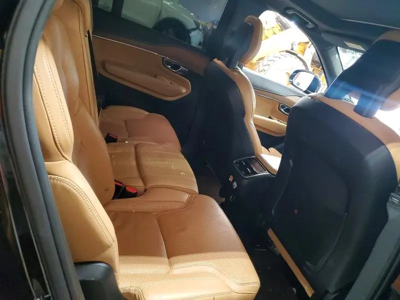 2017 VOLVO XC90 T6  