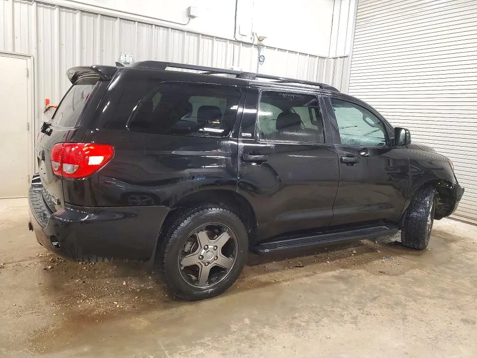 2016 TOYOTA SEQUOIA SR5  