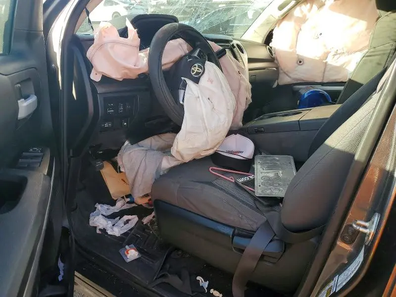2017 TOYOTA TUNDRA CREWMAX SR5  