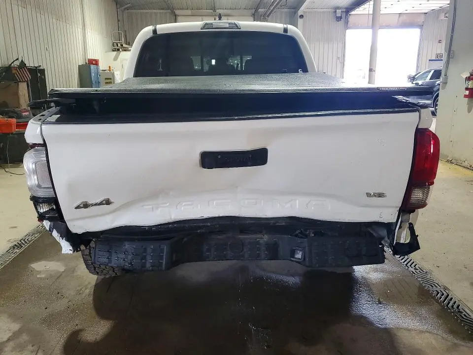 2020 TOYOTA TACOMA SR5 V6  