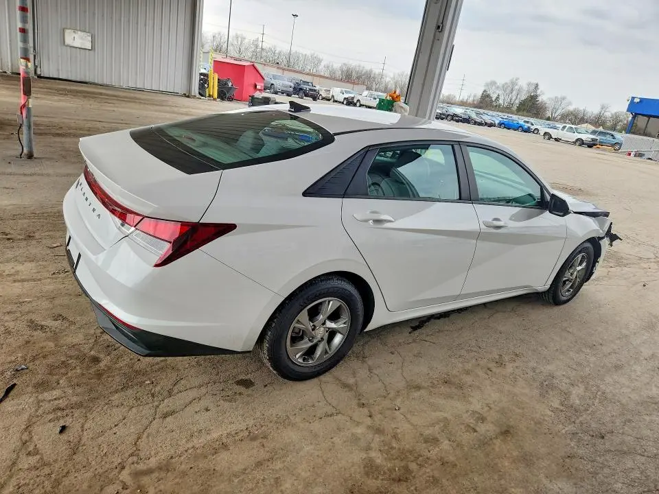2023 HYUNDAI ELANTRA SE  
