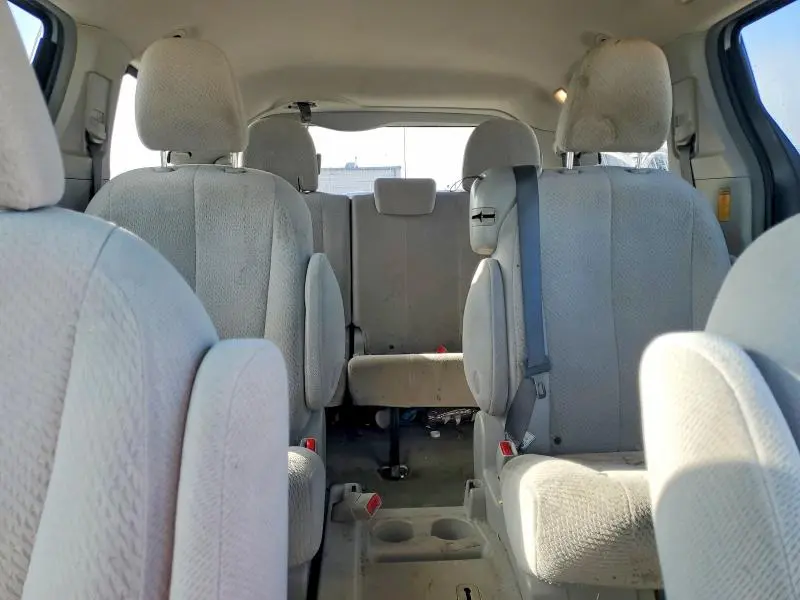 2013 TOYOTA SIENNA LE 8-PASSENGER  