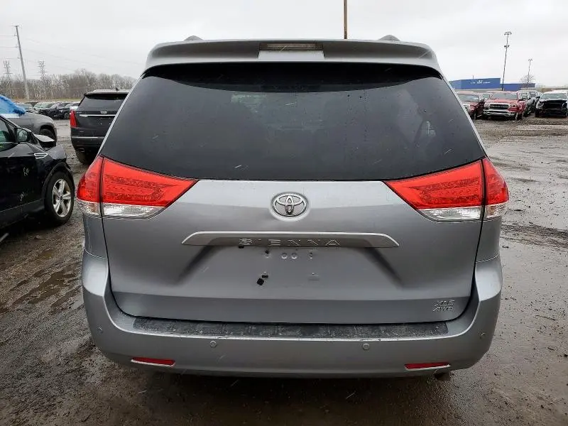 2011 TOYOTA SIENNA XLE  
