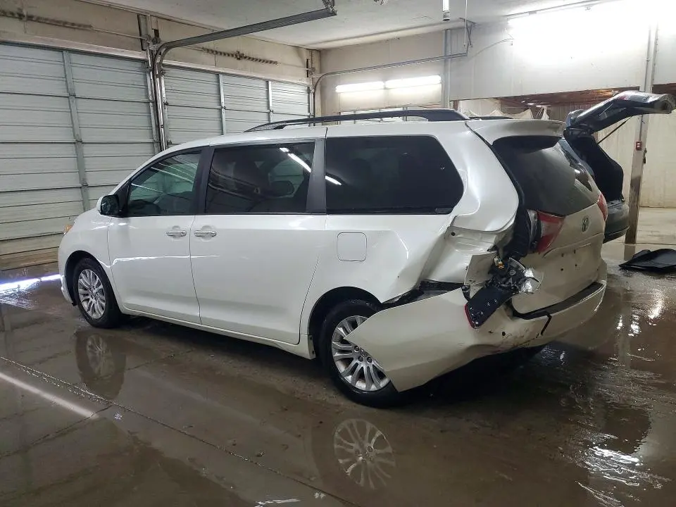2017 TOYOTA SIENNA XLE PREMIUM 8-PASSENGER  
