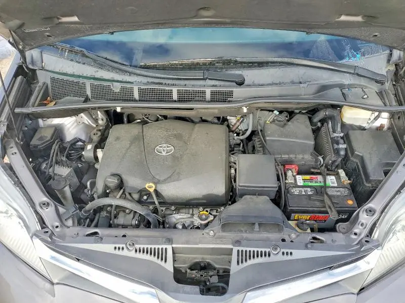 2019 TOYOTA SIENNA XLE 8-PASSENGER  