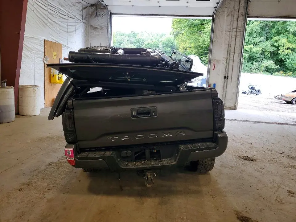 2017 TOYOTA TACOMA SR5 V6  