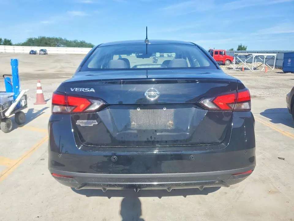 2021 NISSAN VERSA S  