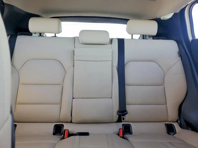 2017 INFINITI QX30 BASE  