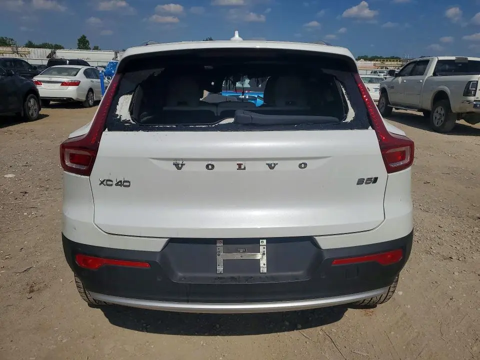 2023 VOLVO XC40 ULTIMATE  