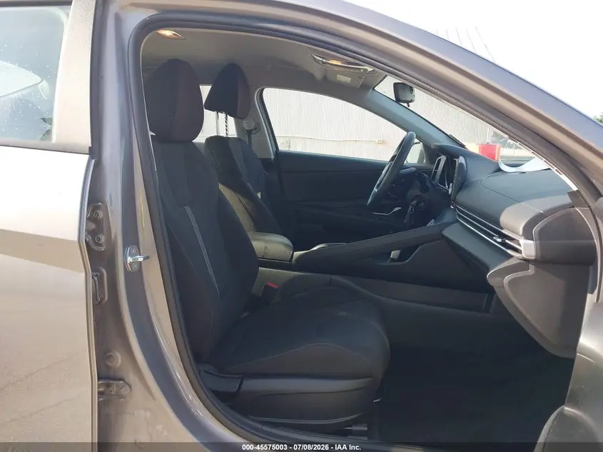 2023 HYUNDAI ELANTRA SE