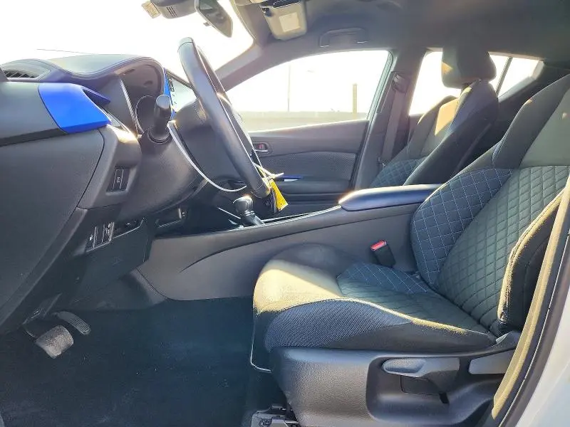 2020 TOYOTA C-HR XLE  