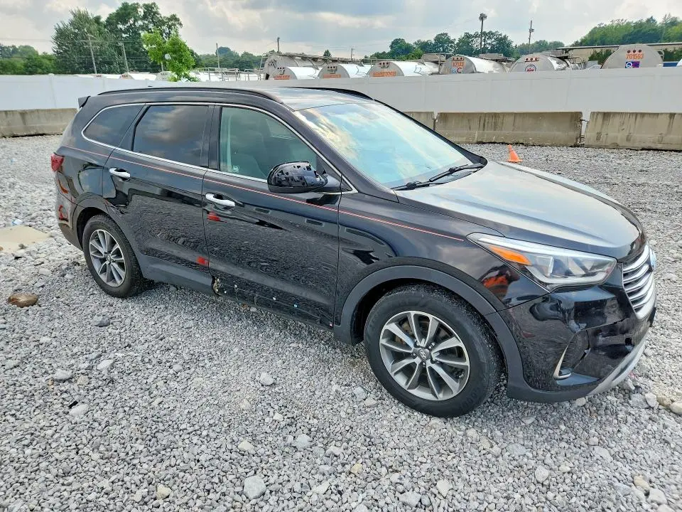 2017 HYUNDAI SANTA FE SE  