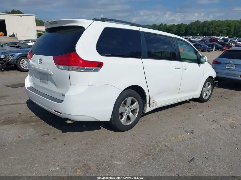 2011 TOYOTA SIENNA LE V6
