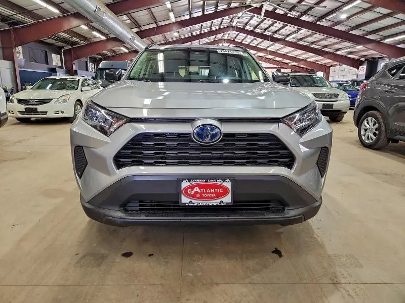 2020 TOYOTA RAV4 LE  