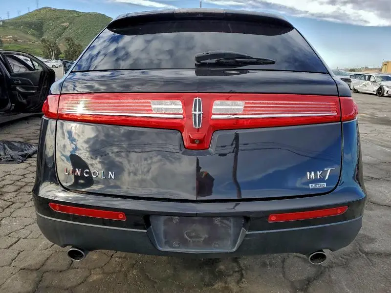 2016 LINCOLN MKT   