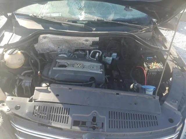 2013 VOLKSWAGEN TIGUAN S  