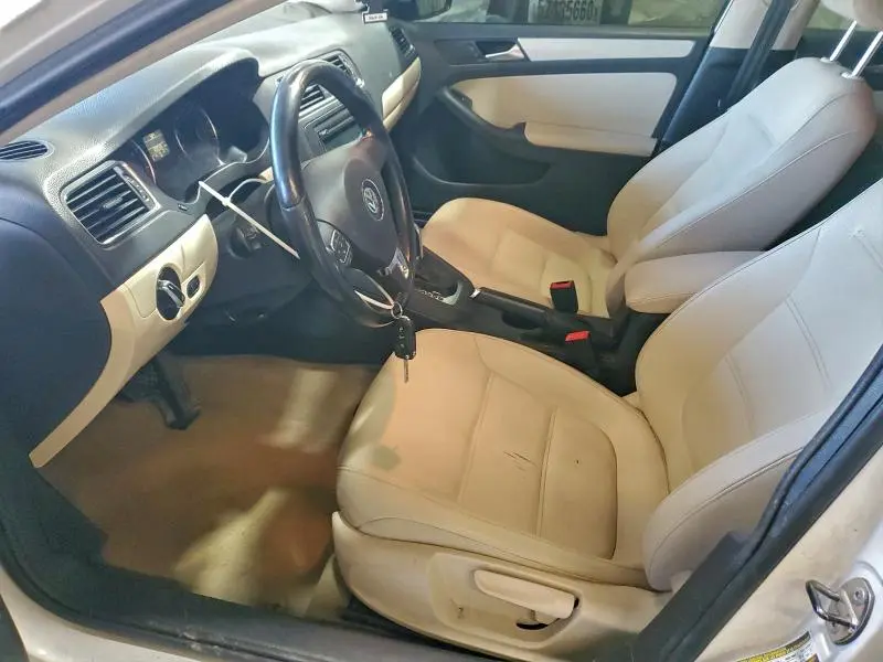 2012 VOLKSWAGEN JETTA SE  