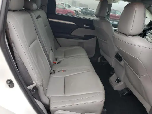 2016 TOYOTA HIGHLANDER XLE  
