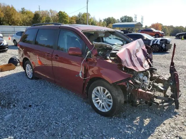 2013 TOYOTA SIENNA XLE  