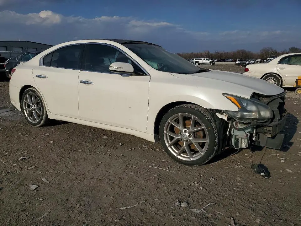 2011 NISSAN MAXIMA S  