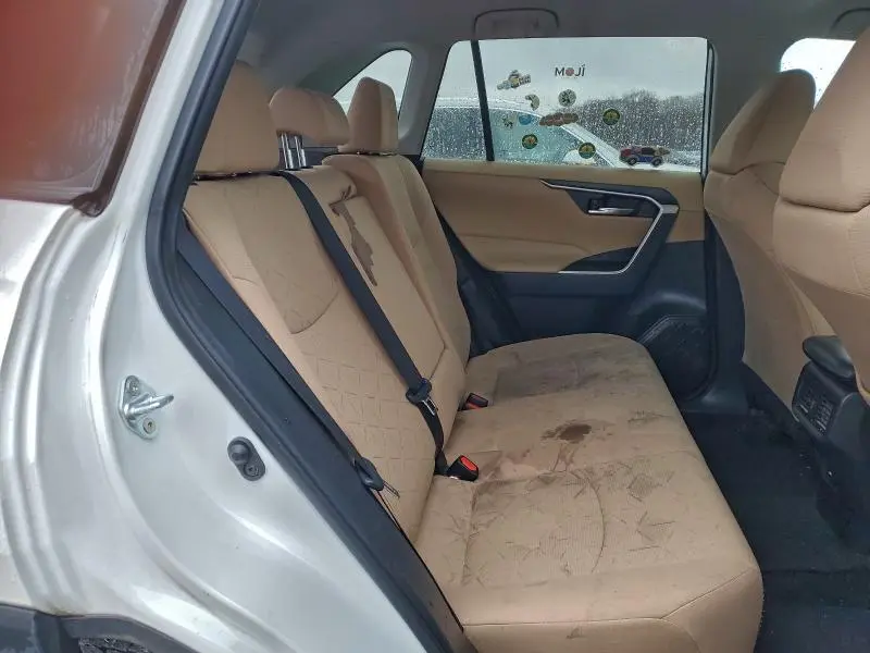 2021 TOYOTA RAV4 XLE  