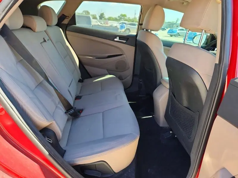 2021 HYUNDAI TUCSON SE  