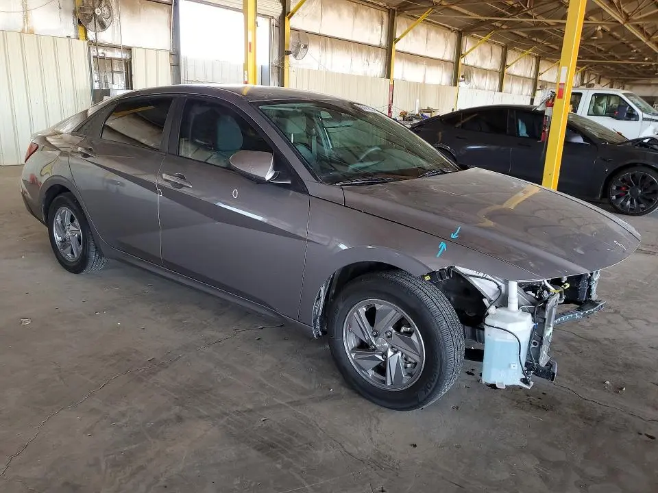 2024 HYUNDAI ELANTRA SE  