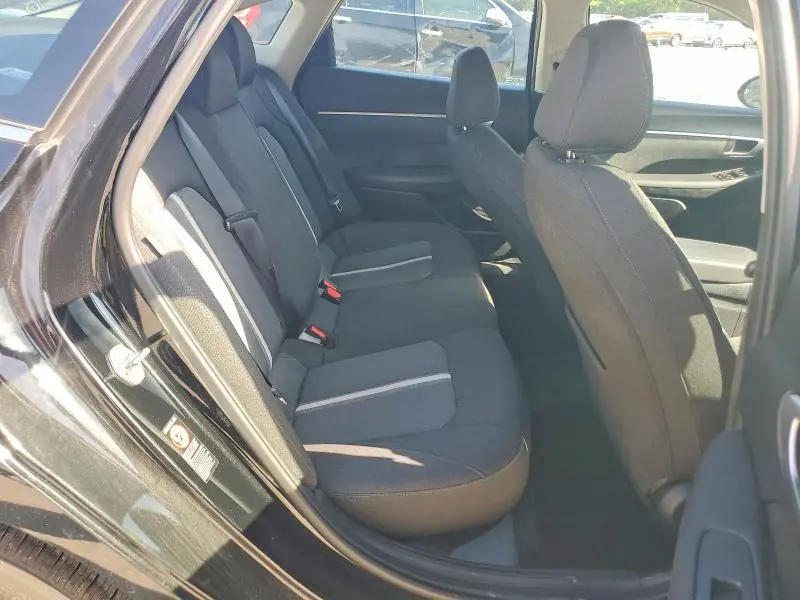 2022 HYUNDAI SONATA SE  