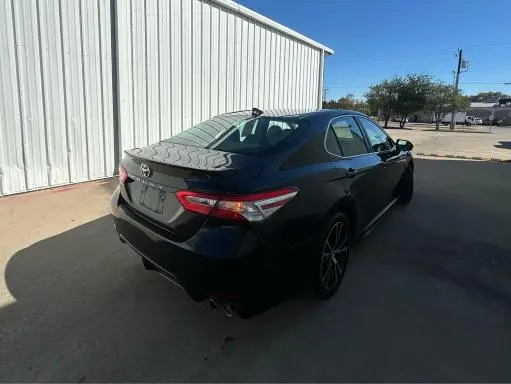2020 TOYOTA CAMRY SE  