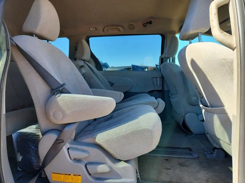 2012 TOYOTA SIENNA BASE  