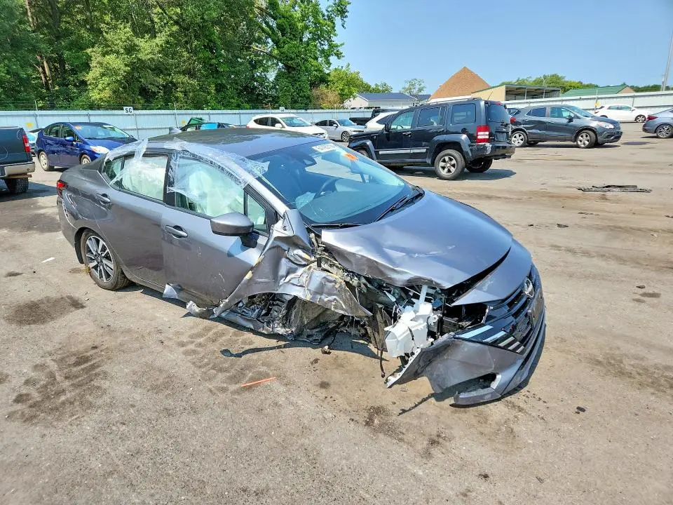 2025 NISSAN VERSA SV  