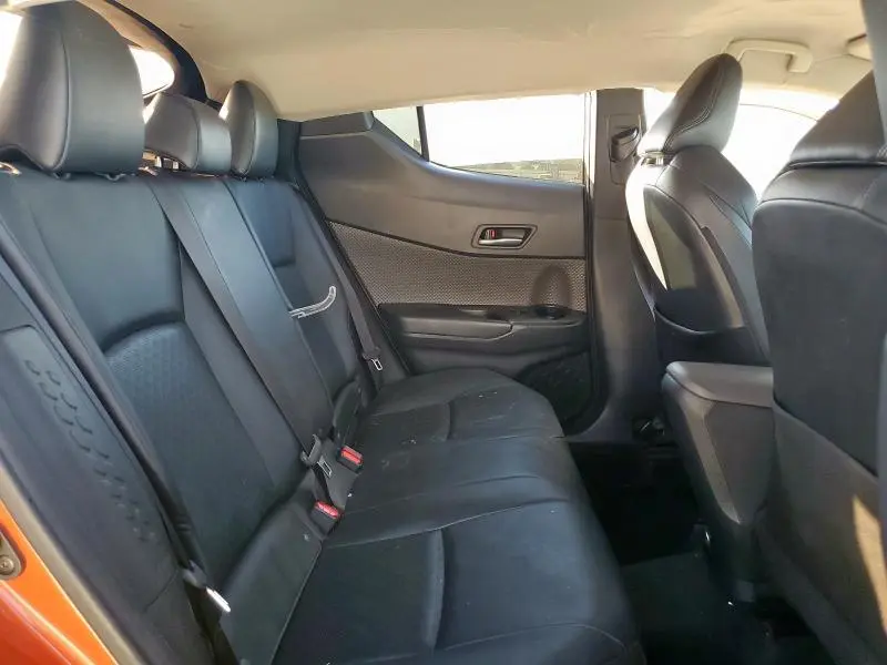 2020 TOYOTA C-HR XLE  