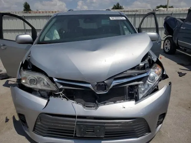 2019 TOYOTA SIENNA XLE  