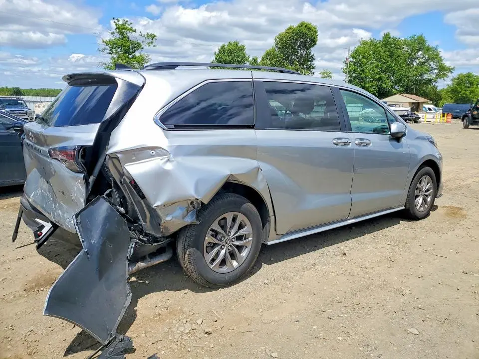 2025 TOYOTA SIENNA XLE 8-PASSENGER  