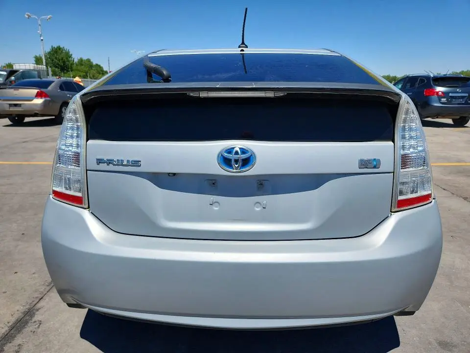 2010 TOYOTA PRIUS V  