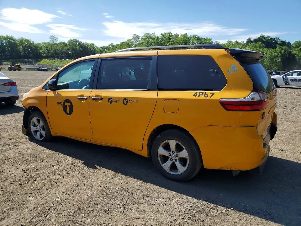 2016 TOYOTA SIENNA LE  
